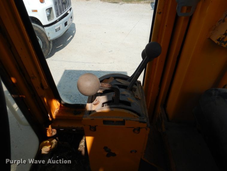 image for item DY9533 1976 Champion 720  motor grader