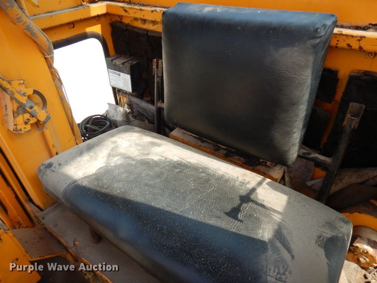 image for item DY9533 1976 Champion 720  motor grader