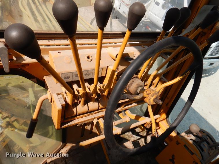 image for item DY9533 1976 Champion 720  motor grader