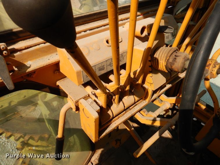 image for item DY9533 1976 Champion 720  motor grader