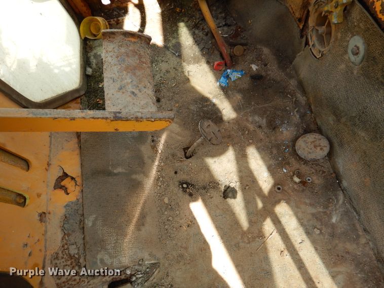 image for item DY9533 1976 Champion 720  motor grader