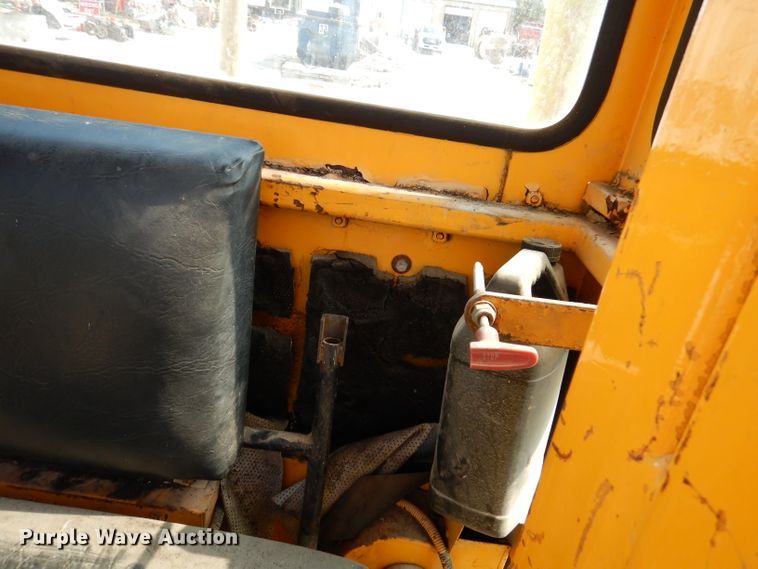 image for item DY9533 1976 Champion 720  motor grader