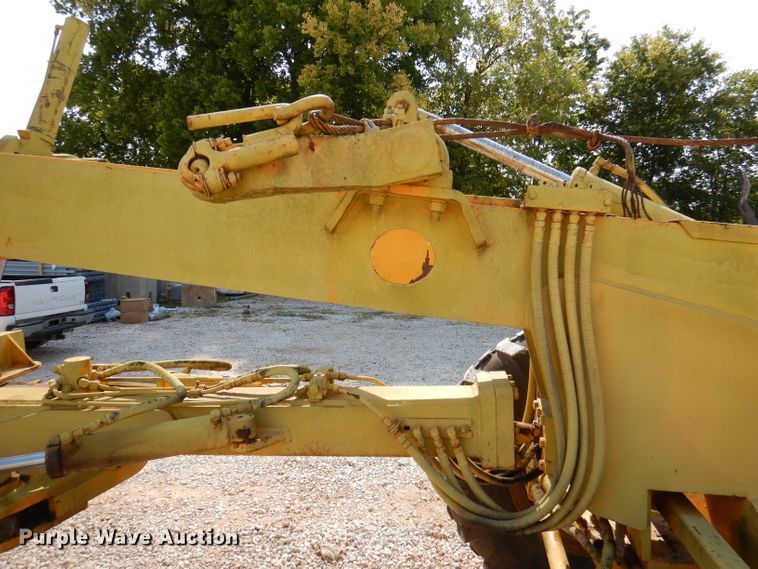 image for item DY9533 1976 Champion 720  motor grader