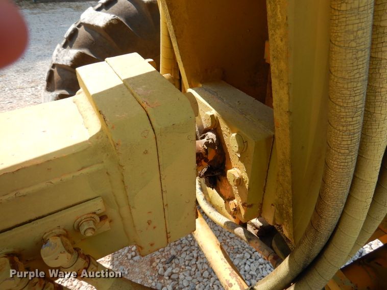 image for item DY9533 1976 Champion 720  motor grader