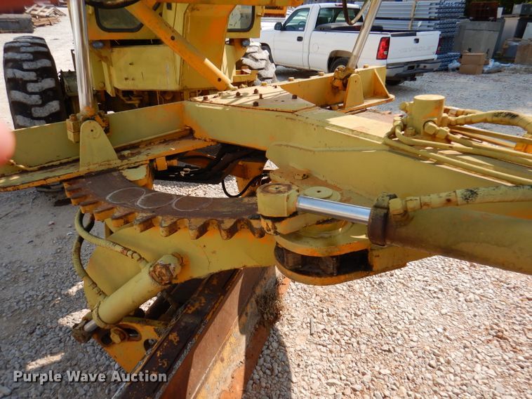 image for item DY9533 1976 Champion 720  motor grader