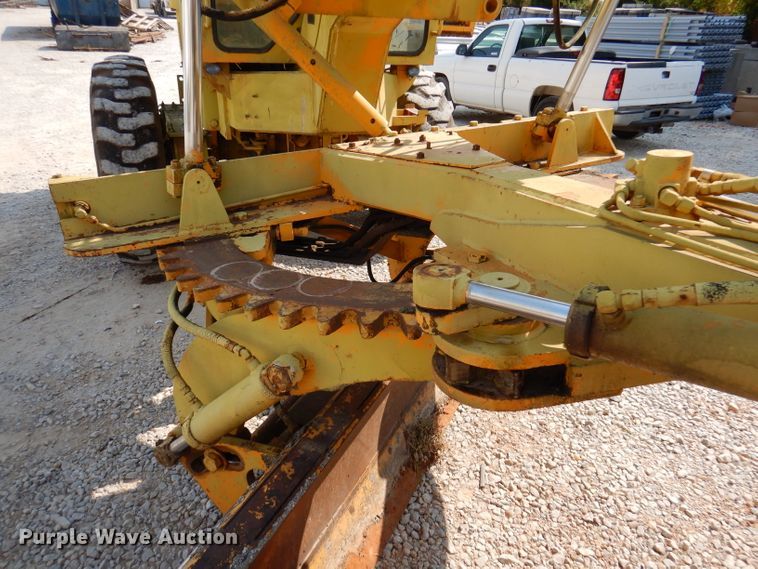 image for item DY9533 1976 Champion 720  motor grader