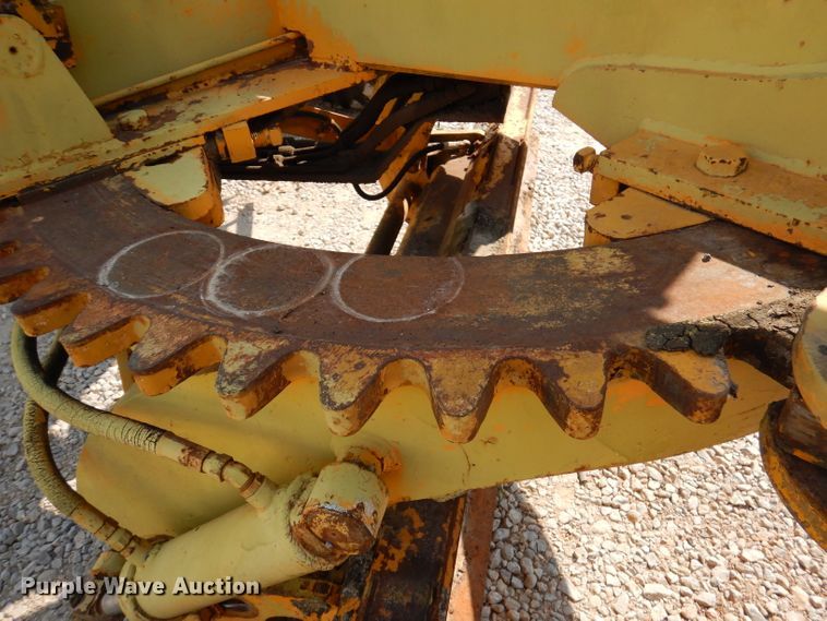 image for item DY9533 1976 Champion 720  motor grader