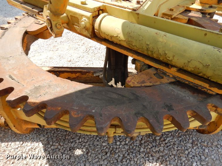 image for item DY9533 1976 Champion 720  motor grader