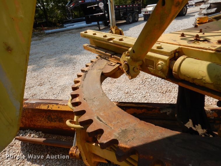 image for item DY9533 1976 Champion 720  motor grader