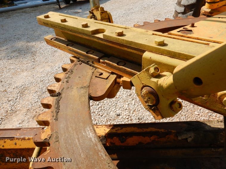 image for item DY9533 1976 Champion 720  motor grader