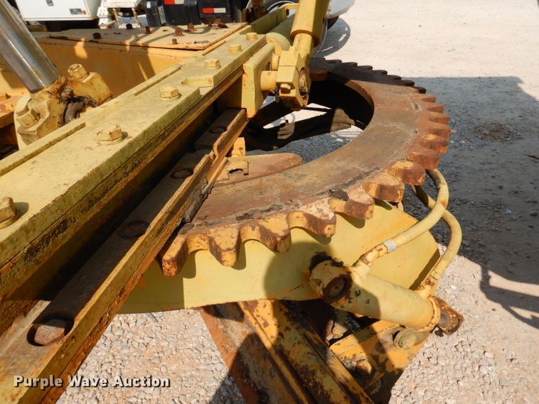 image for item DY9533 1976 Champion 720  motor grader