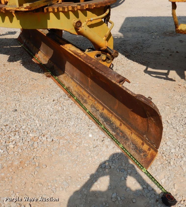 image for item DY9533 1976 Champion 720  motor grader