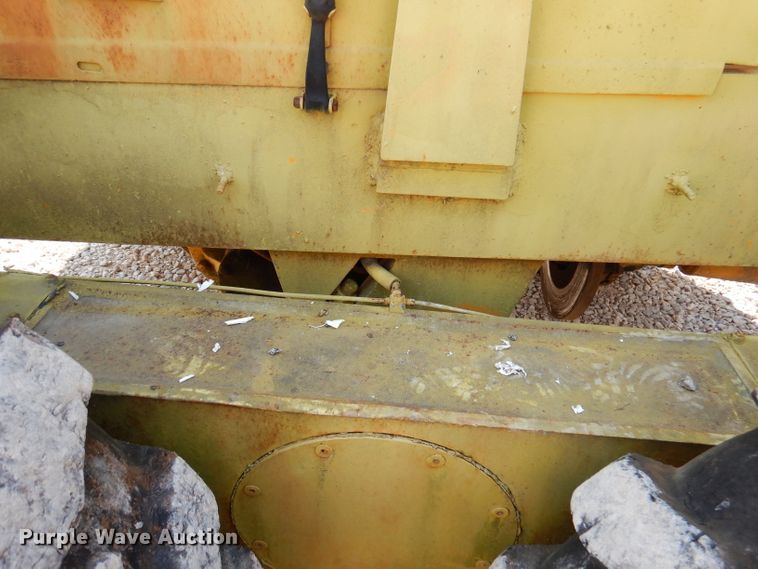 image for item DY9533 1976 Champion 720  motor grader