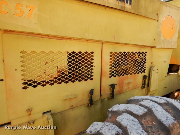 image for item DY9533 1976 Champion 720  motor grader