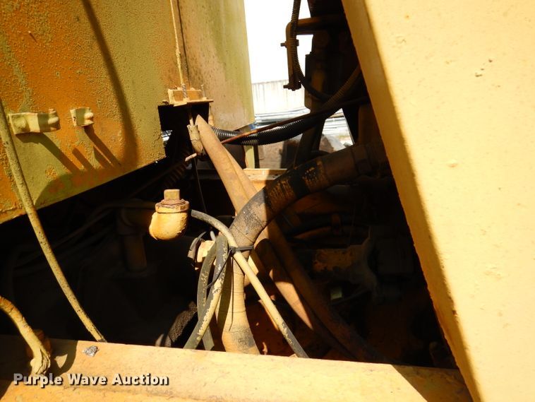 image for item DY9533 1976 Champion 720  motor grader