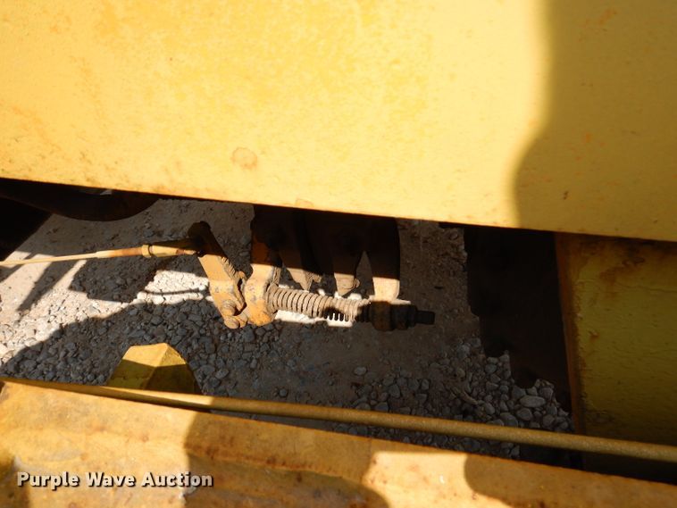 image for item DY9533 1976 Champion 720  motor grader