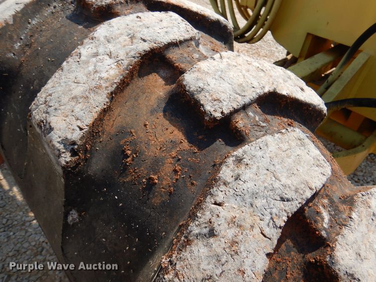 image for item DY9533 1976 Champion 720  motor grader