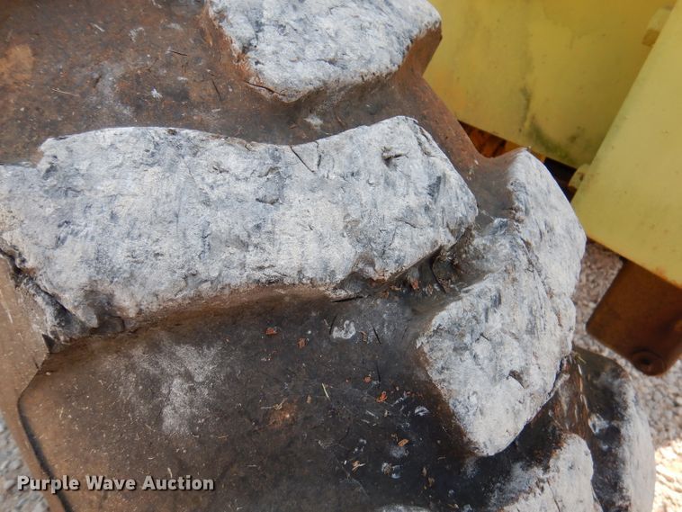 image for item DY9533 1976 Champion 720  motor grader