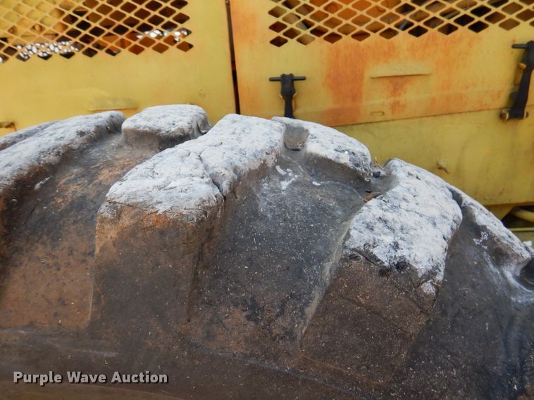 image for item DY9533 1976 Champion 720  motor grader