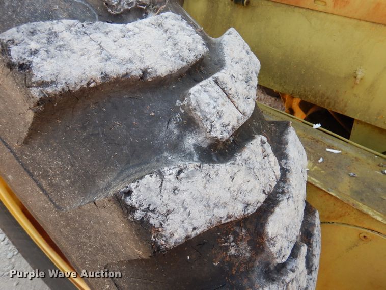 image for item DY9533 1976 Champion 720  motor grader