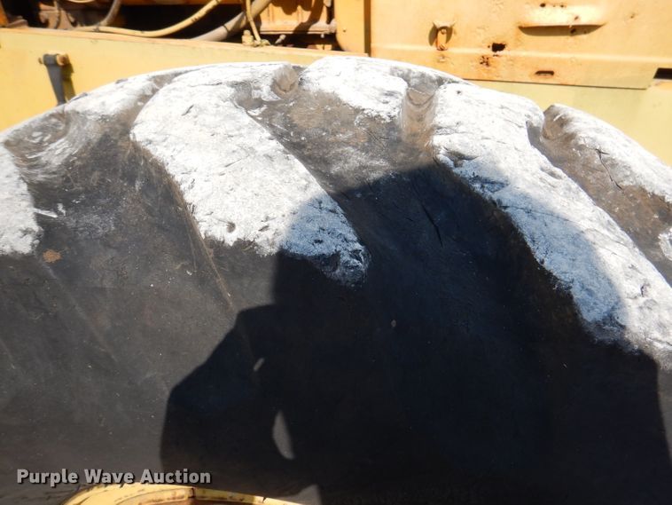 image for item DY9533 1976 Champion 720  motor grader