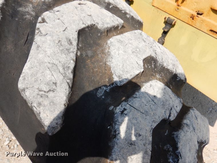 image for item DY9533 1976 Champion 720  motor grader