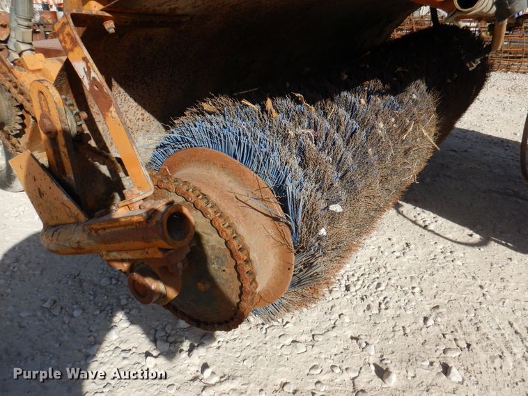 image for item DY9539 Broce T15  broom