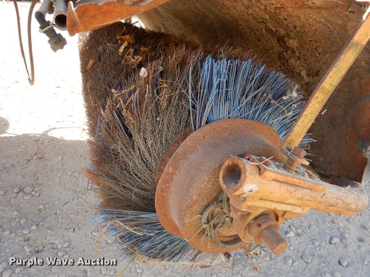 image for item DY9539 Broce T15  broom