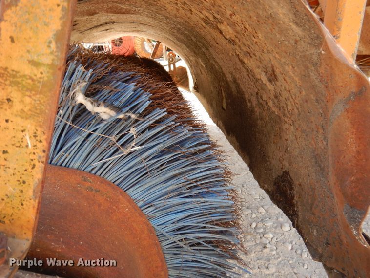 image for item DY9539 Broce T15  broom