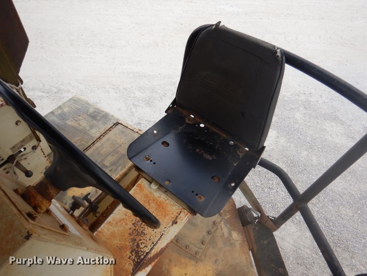 image for item DY9545 1988 Ingersoll Rand SPF48  vibratory single drum roller