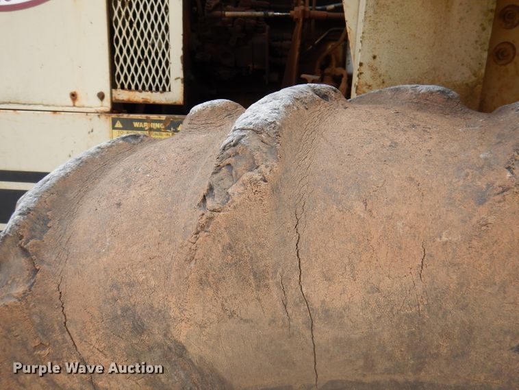 image for item DY9545 1988 Ingersoll Rand SPF48  vibratory single drum roller