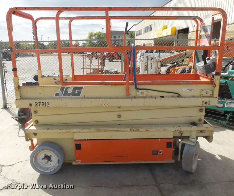 image for item EF9661 1999 JLG 2033E  scissor lift