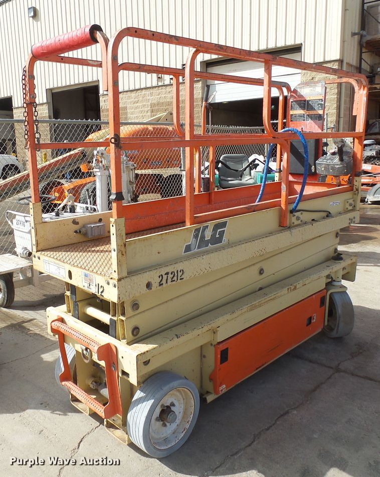 image for item EF9661 1999 JLG 2033E  scissor lift