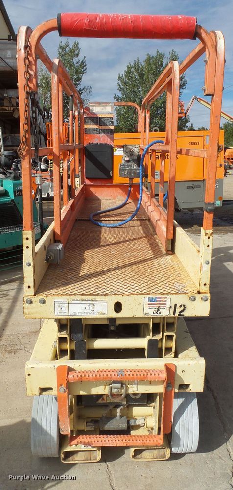 image for item EF9661 1999 JLG 2033E  scissor lift