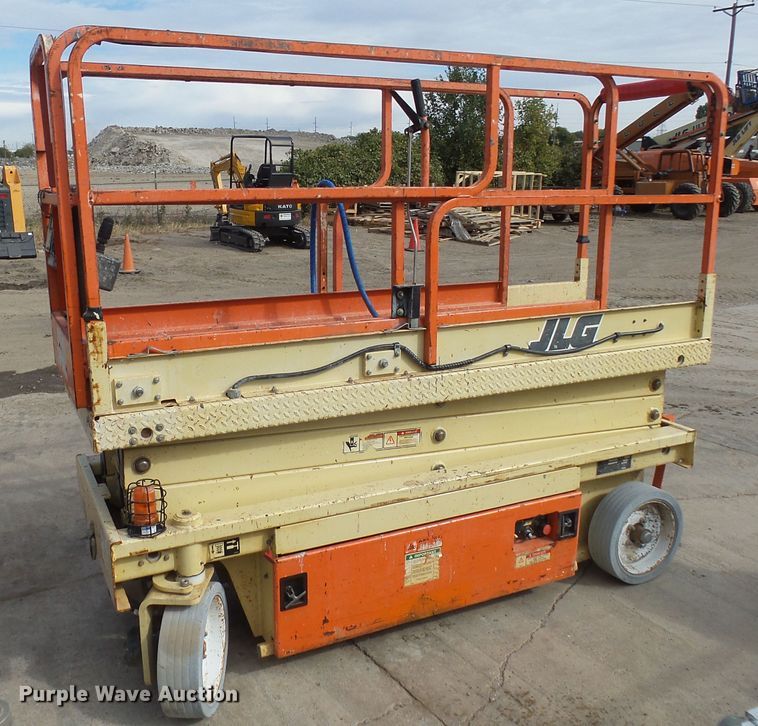 image for item EF9661 1999 JLG 2033E  scissor lift