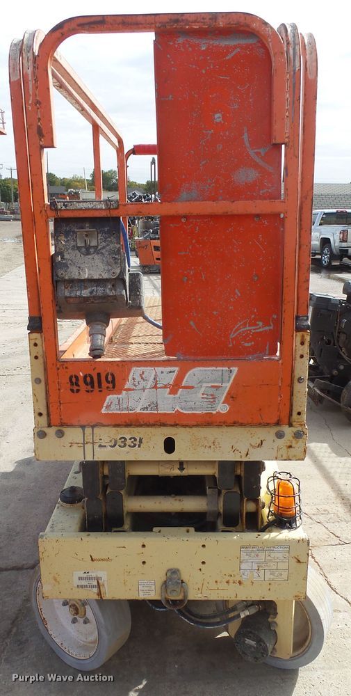 image for item EF9661 1999 JLG 2033E  scissor lift