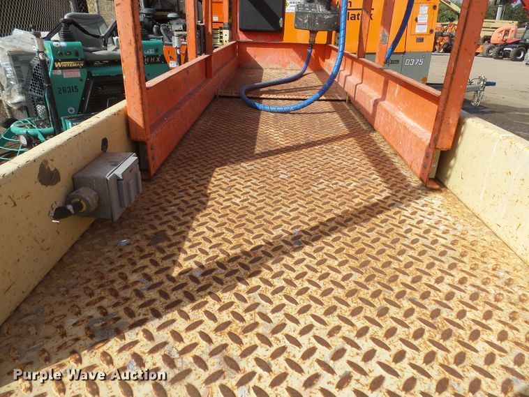 image for item EF9661 1999 JLG 2033E  scissor lift