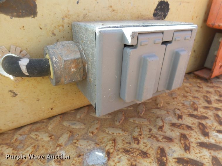 image for item EF9661 1999 JLG 2033E  scissor lift