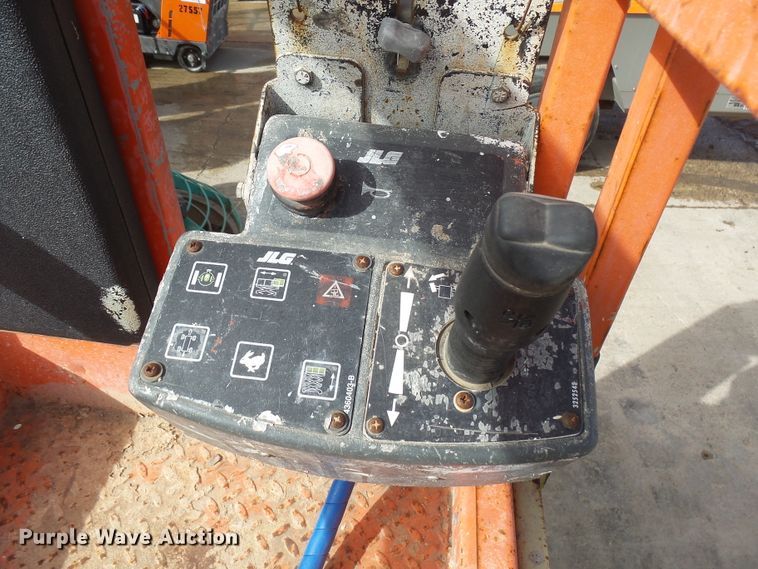 image for item EF9661 1999 JLG 2033E  scissor lift