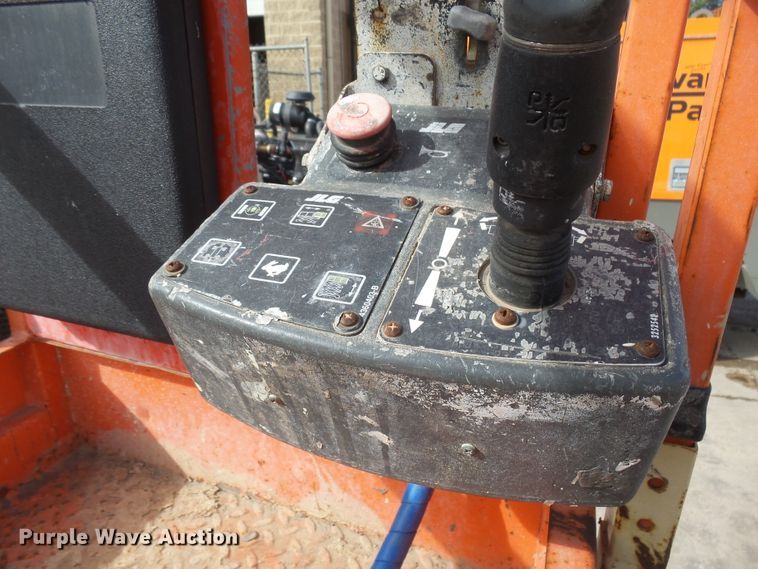 image for item EF9661 1999 JLG 2033E  scissor lift