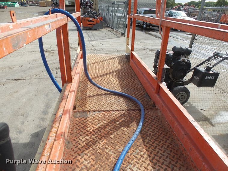 image for item EF9661 1999 JLG 2033E  scissor lift