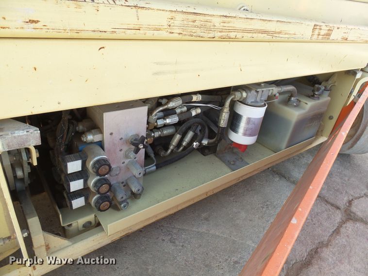 image for item EF9661 1999 JLG 2033E  scissor lift