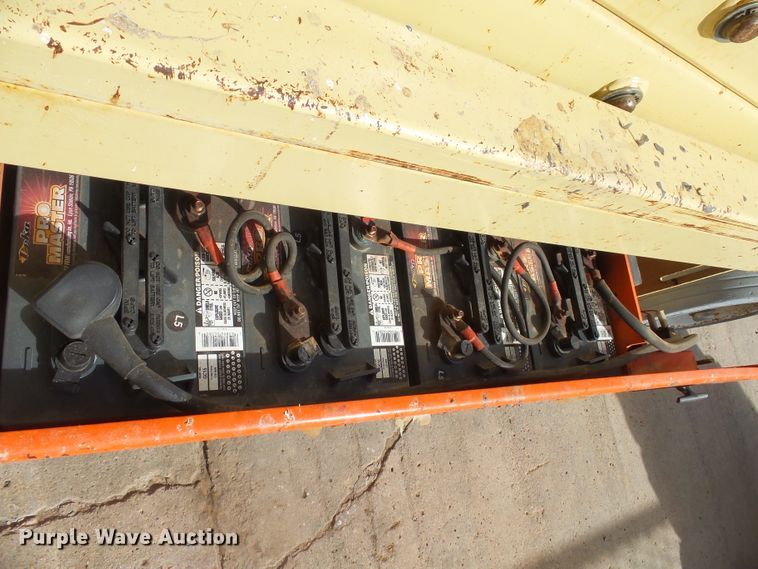 image for item EF9661 1999 JLG 2033E  scissor lift