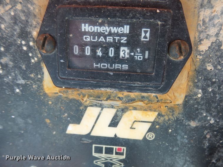 image for item EF9661 1999 JLG 2033E  scissor lift