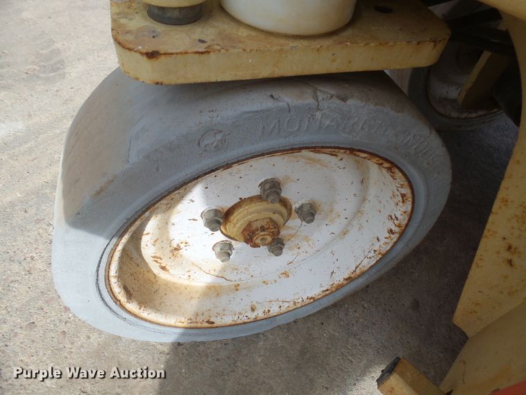 image for item EF9661 1999 JLG 2033E  scissor lift