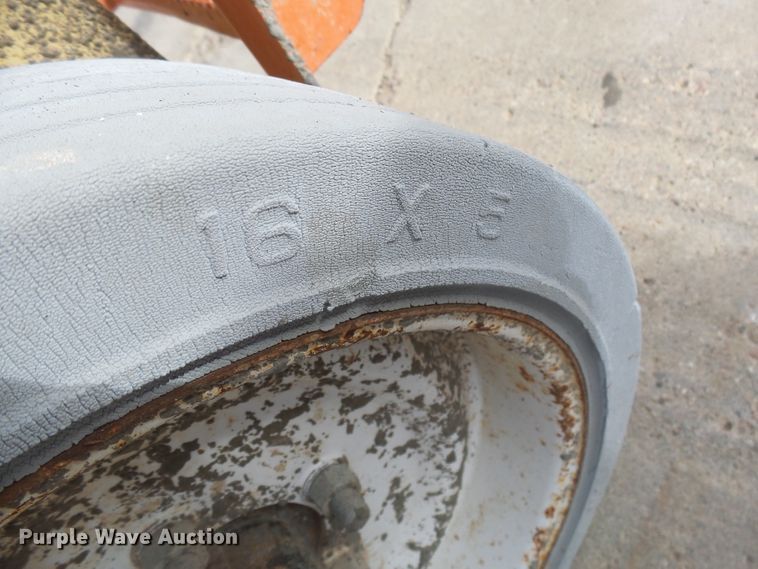 image for item EF9661 1999 JLG 2033E  scissor lift