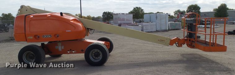image for item EF9662 2001 JLG 400S  boom lift