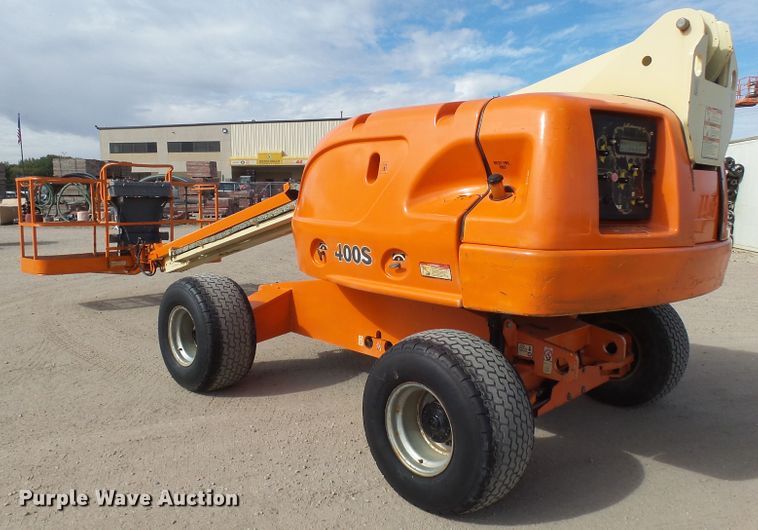 image for item EF9662 2001 JLG 400S  boom lift