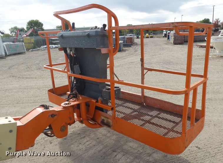 image for item EF9662 2001 JLG 400S  boom lift