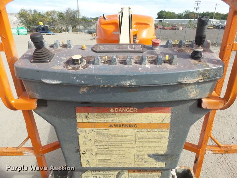 image for item EF9662 2001 JLG 400S  boom lift